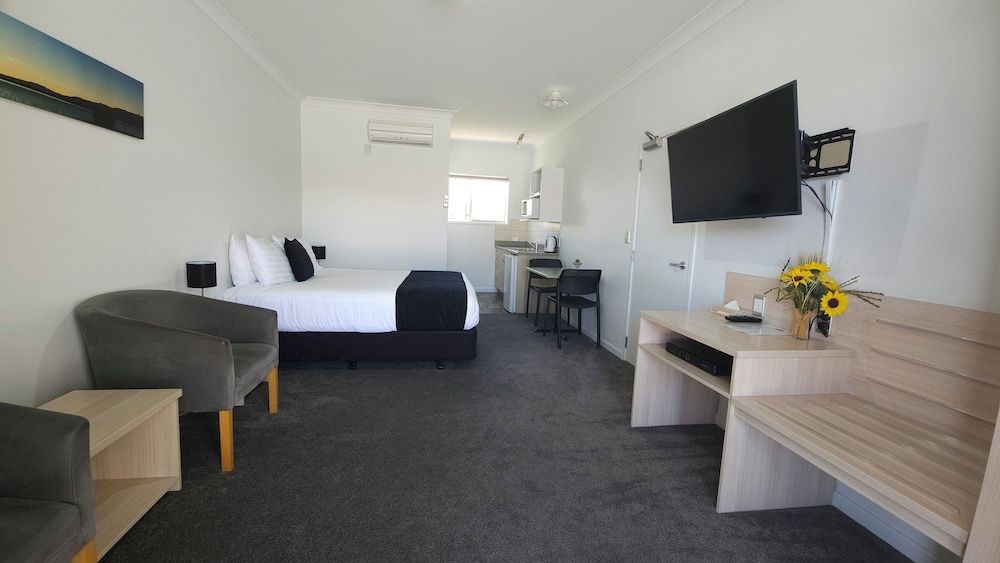 Deluxe Studio Apartment