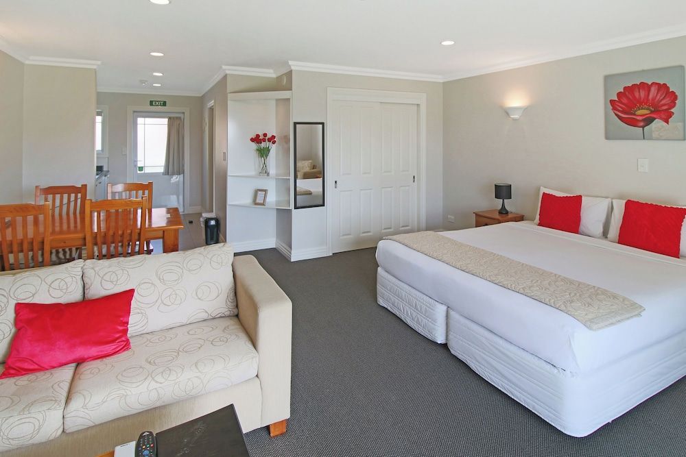 Kerikeri Park Lodge Deluxe Studio, Jetted Tub, Garden View