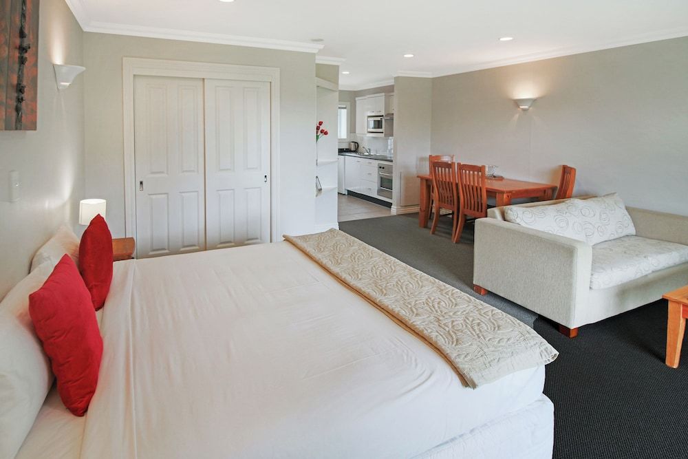Standard Studio, Jetted Tub, Garden View