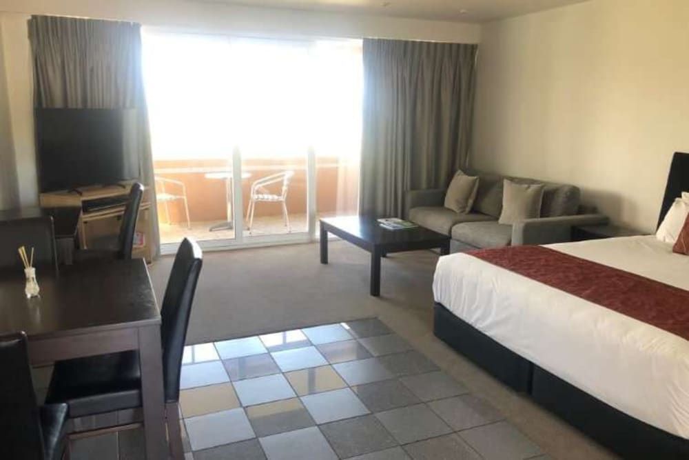 Signature Studio Suite, 1 King Bed, Jetted Tub, Sea View