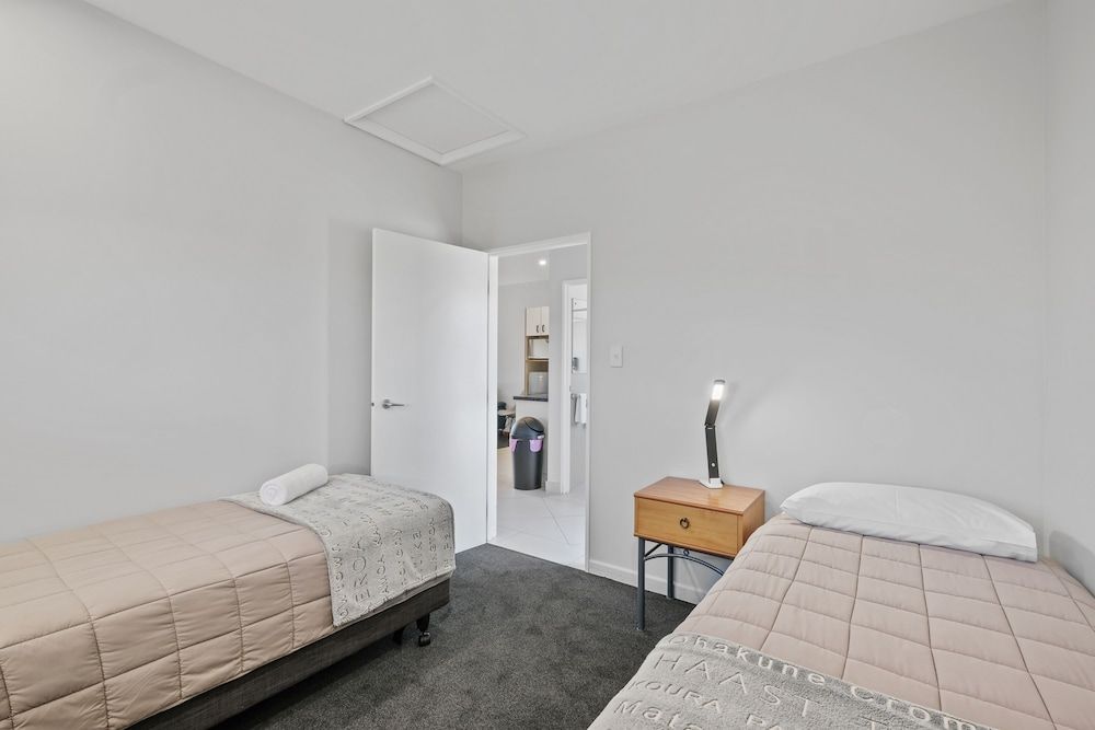 Hanmer Springs Scenic Views Motel Family Suite, 2 Bedrooms, Kitchen (King Family Apartment) 2