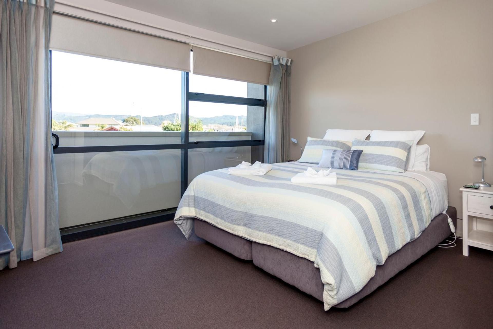 Deluxe One-Bedroom Suite - Water Front