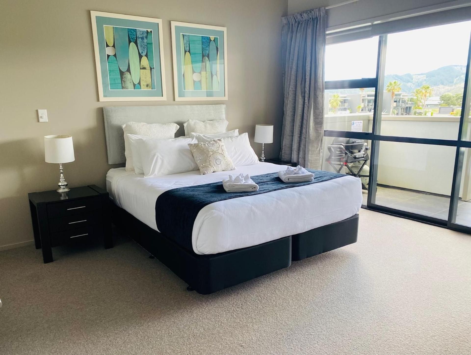 Deluxe One-Bedroom Suite - Water Front