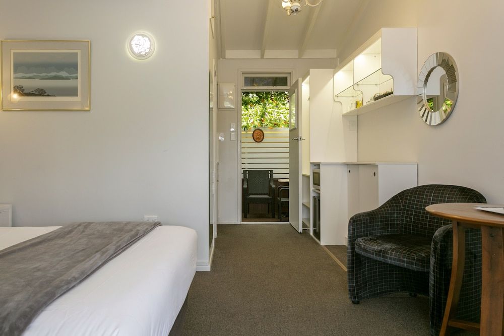 Taupo Thermal Motel & Spa - Adults Only Deluxe Studio, 1 Queen Bed, Hot Tub, Ground Floor 3