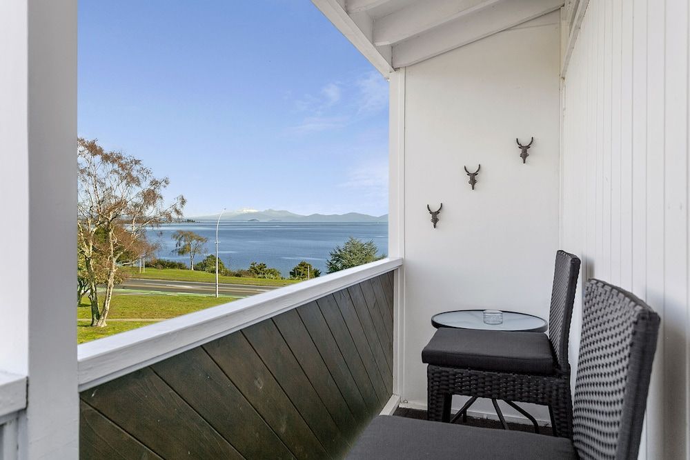 Taupo Thermal Motel & Spa - Adults Only 1 Bedroom Super King Suite with Balcony (upper floor no spa) 5