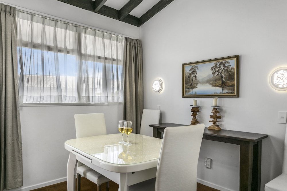 Taupo Thermal Motel & Spa - Adults Only 1 Bedroom Super King Suite with Balcony (upper floor no spa) 13