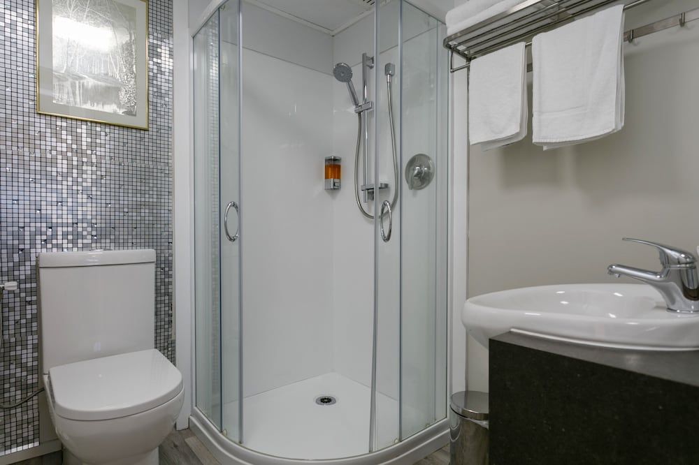 Taupo Thermal Motel & Spa - Adults Only 1 Bedroom Super King Suite with Balcony (upper floor no spa) 11