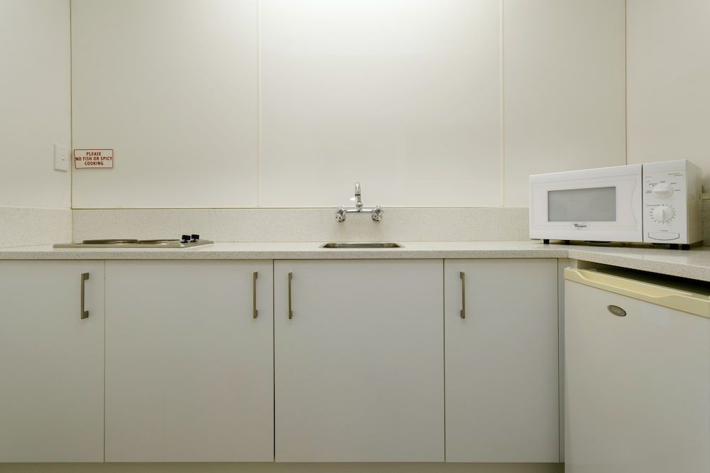 Taupo Thermal Motel & Spa - Adults Only 1 Bedroom Super King Suite with Balcony (upper floor no spa) 14