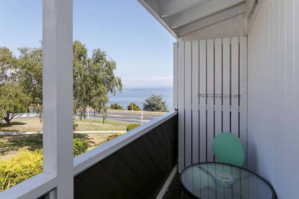 Taupo Thermal Motel & Spa - Adults Only 1 Bedroom Super King Suite with Balcony (upper floor no spa) 7