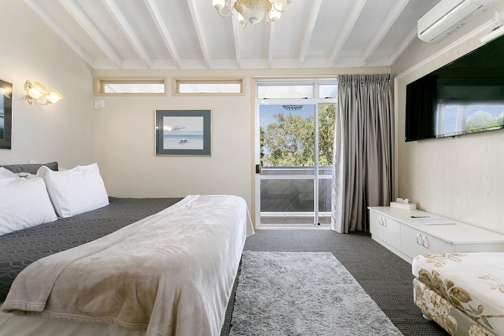 Taupo Thermal Motel & Spa - Adults Only 1 Bedroom Super King Suite with Balcony (upper floor no spa) 4