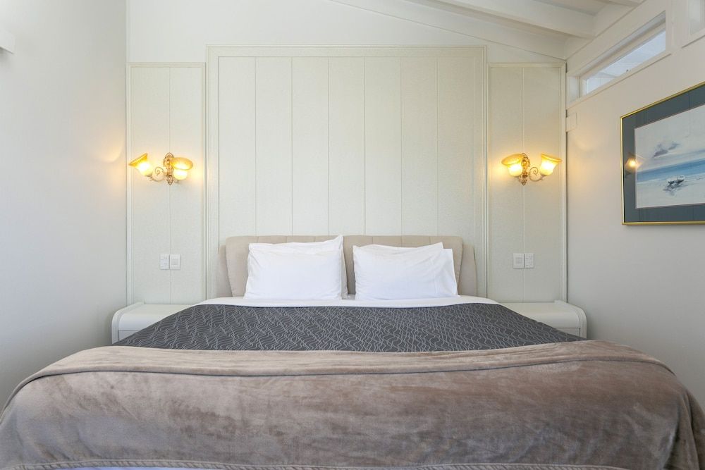 Taupo Thermal Motel & Spa - Adults Only 1 Bedroom Super King Suite with Balcony (upper floor no spa) 3