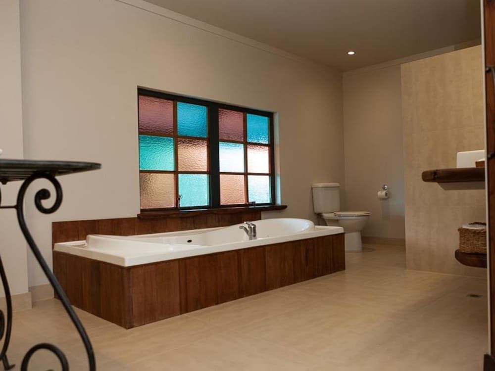 The Narrows Landing Deluxe Suite 7