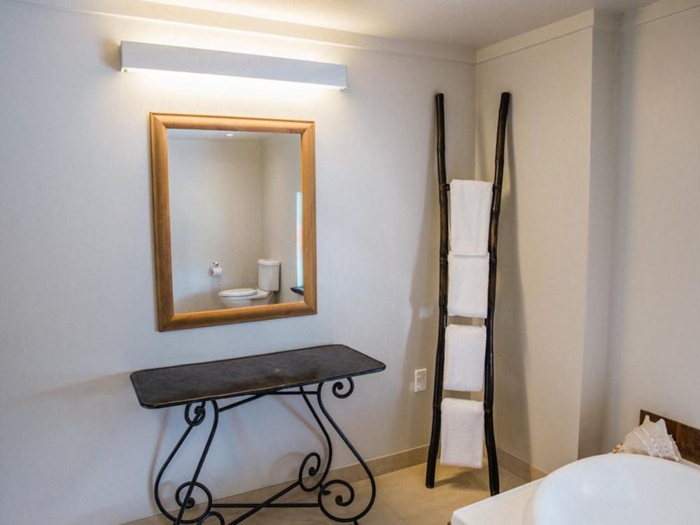 The Narrows Landing Deluxe Suite 6