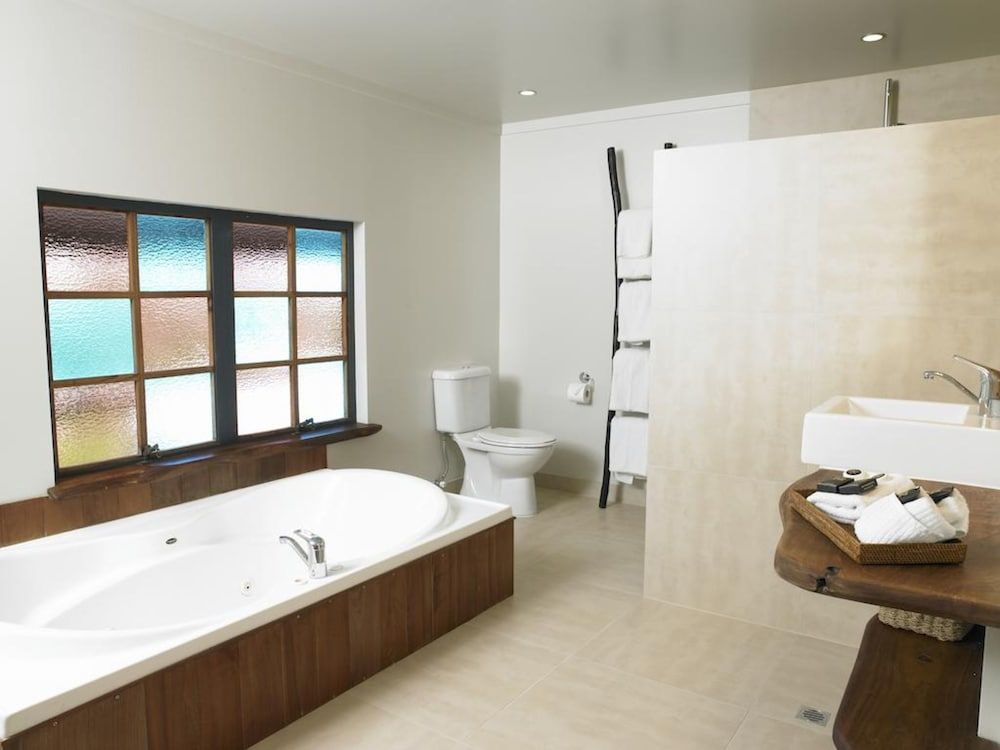 The Narrows Landing Deluxe Suite 11