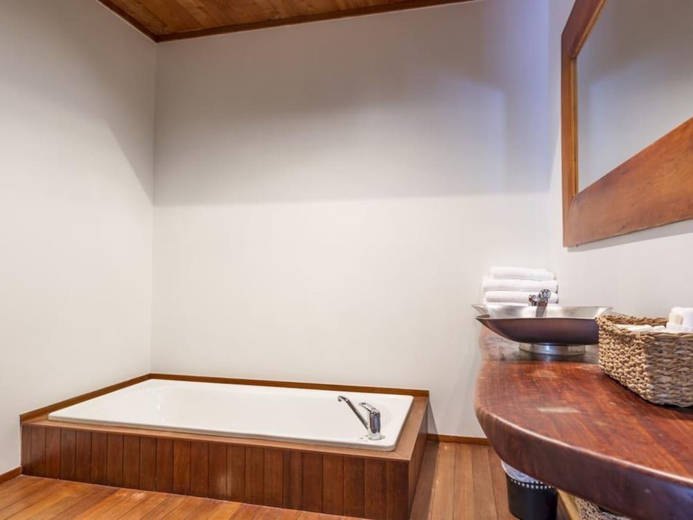 The Narrows Landing Totara Suite 4