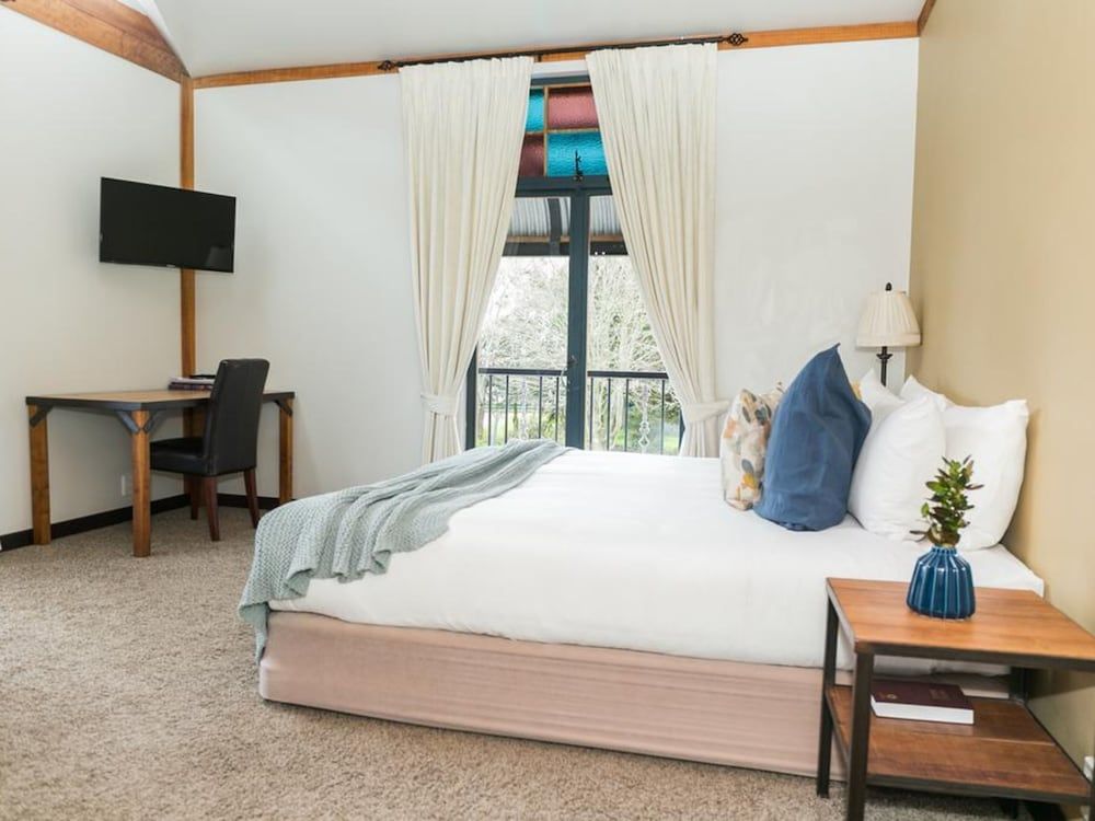 The Narrows Landing Deluxe Suite 2