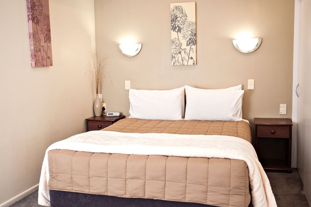 One Bedroom Downstairs Spa Unit