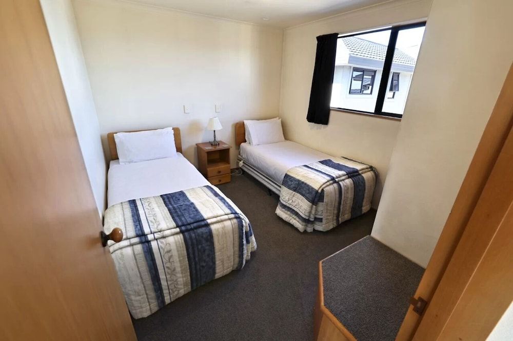 Baywatch Motor Lodge Two Bedroom Suite - Upstairs 2