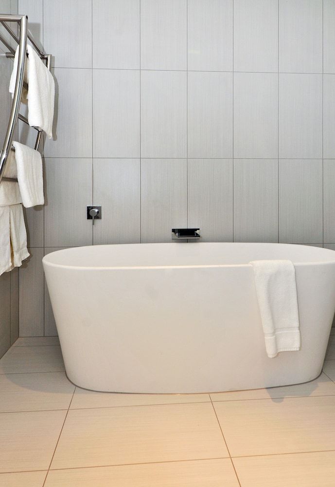 Deep Soaking Bathtub