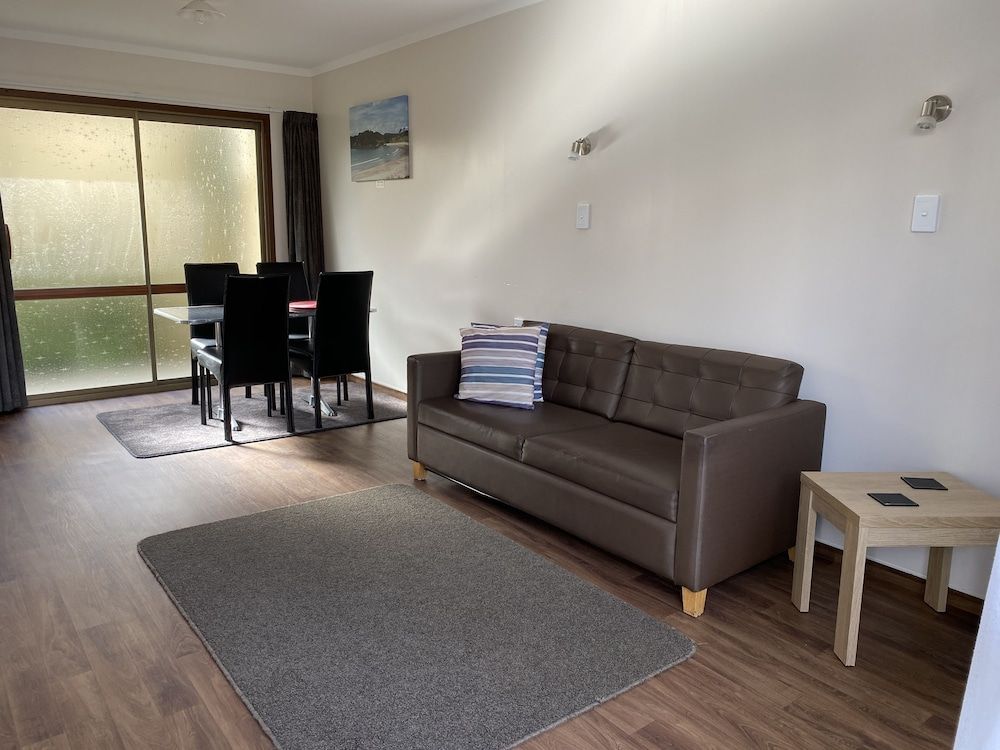 Wayfarer Motel Family Room 4