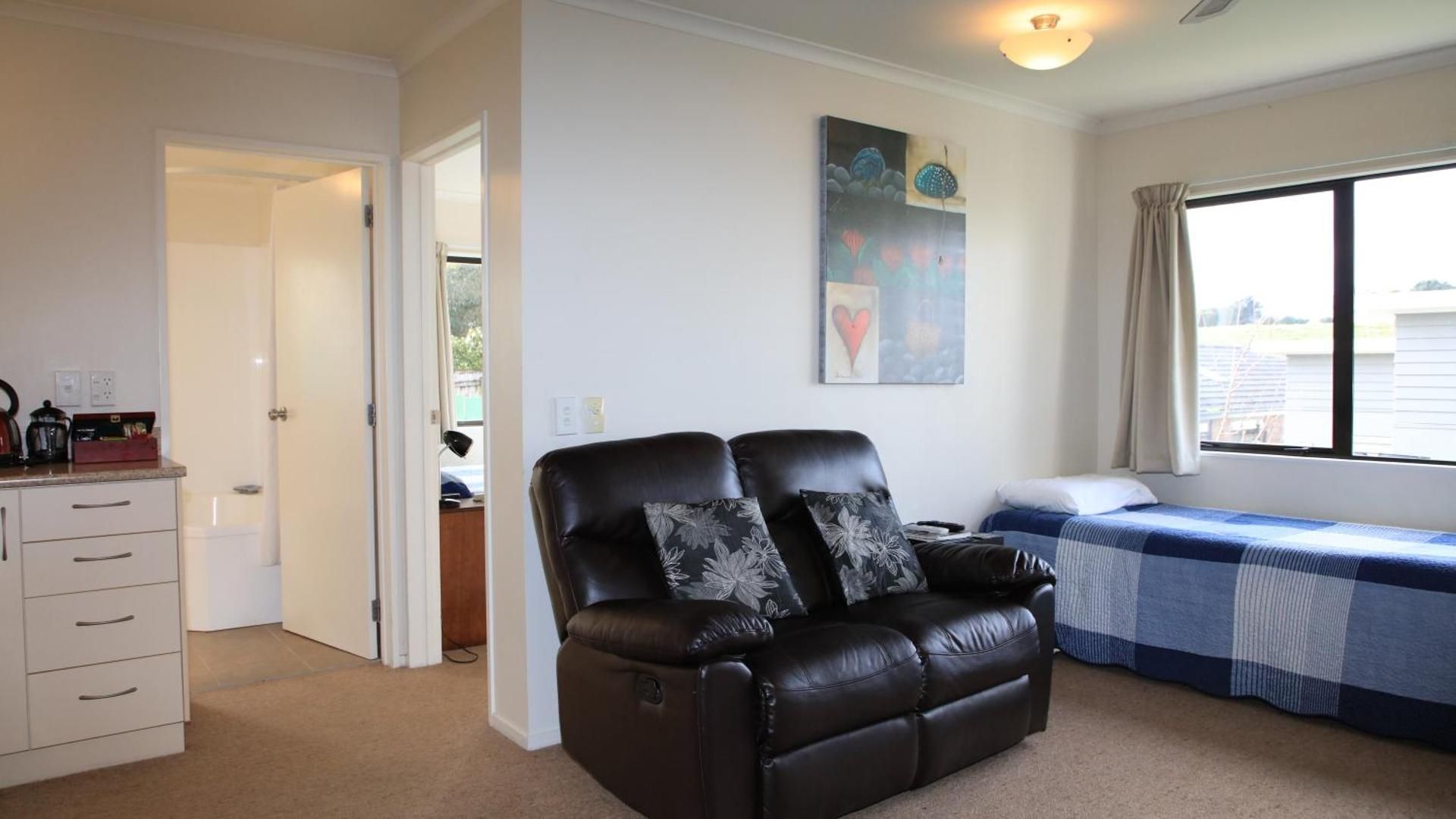 Premium One-Bedroom Apartment with Spa Bath