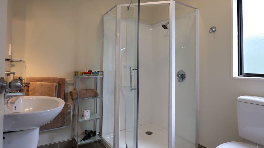 Bk's Counties Motor Lodge Premium Suite, 1 Bedroom, Non Smoking, Kitchenette 4