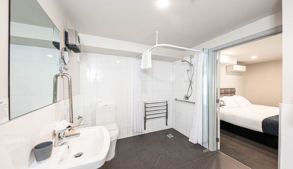 311 Motel Riccarton Deluxe Studio, Accessible 3