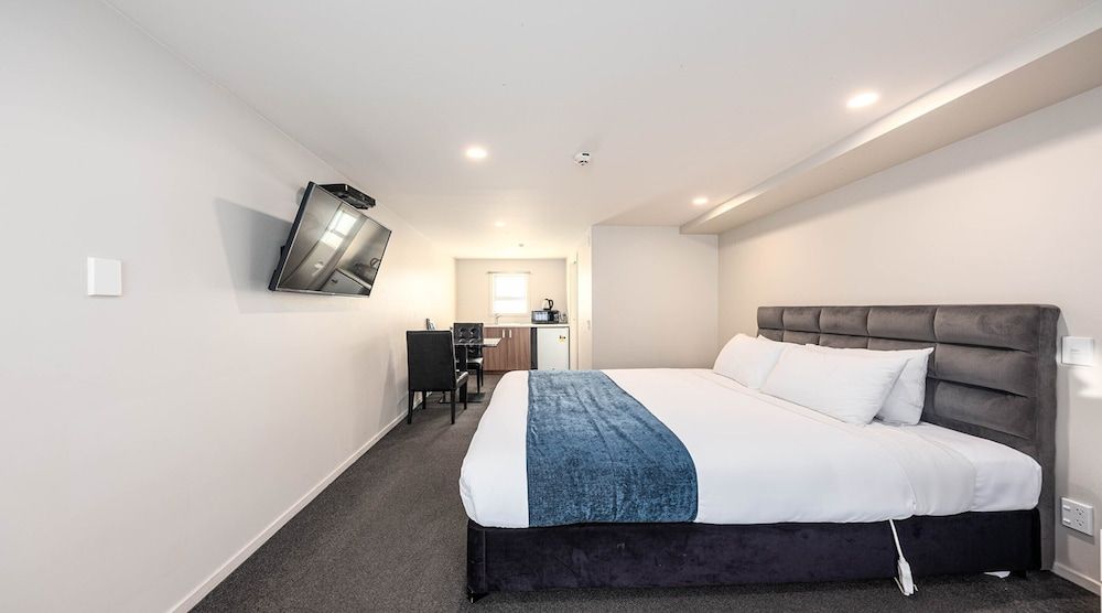Basic Studio, 1 Queen Bed