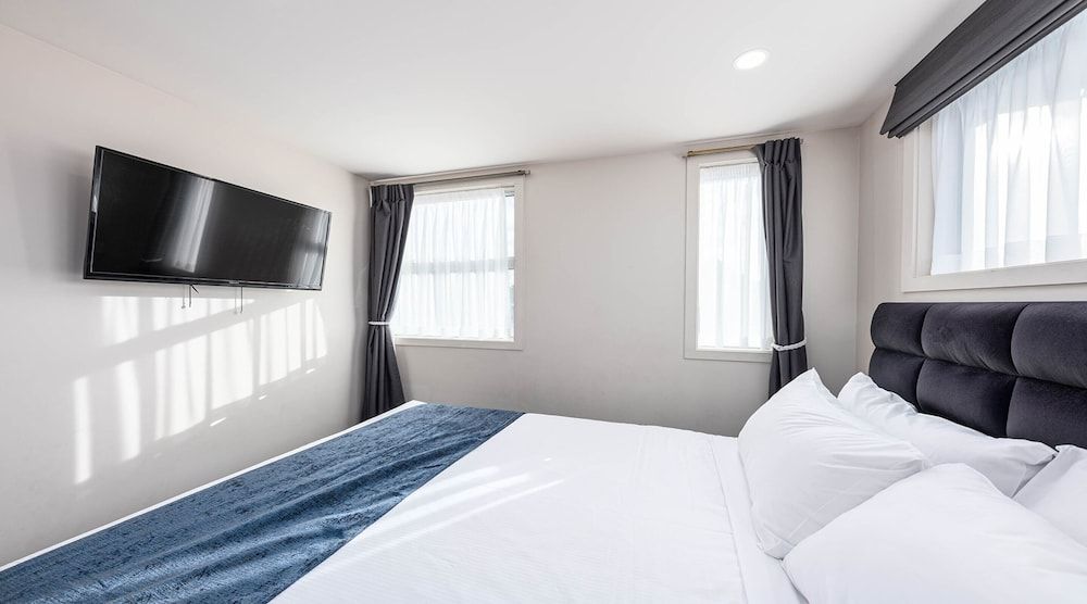 Family Apartment, 3 Bedrooms, Connecting Rooms