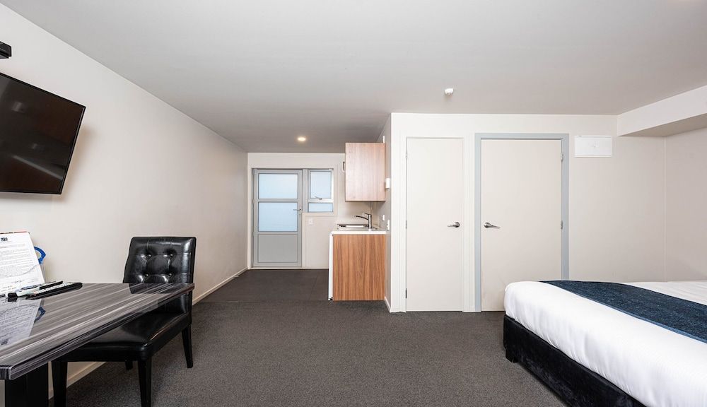 311 Motel Riccarton Deluxe Studio, Accessible 6