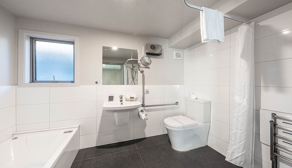 311 Motel Riccarton Deluxe Studio, Accessible 4