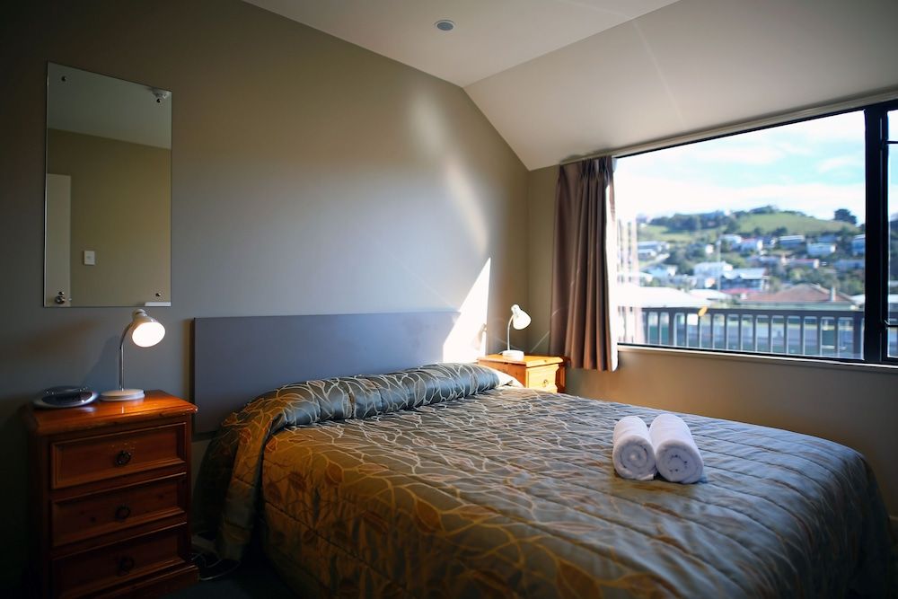 Standard Two Bedroom Unit - 1 Queen, 3 Singles