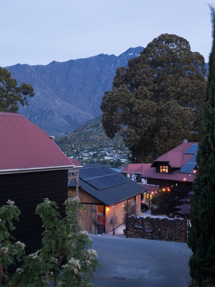 undefined Sherwood Queenstown 6