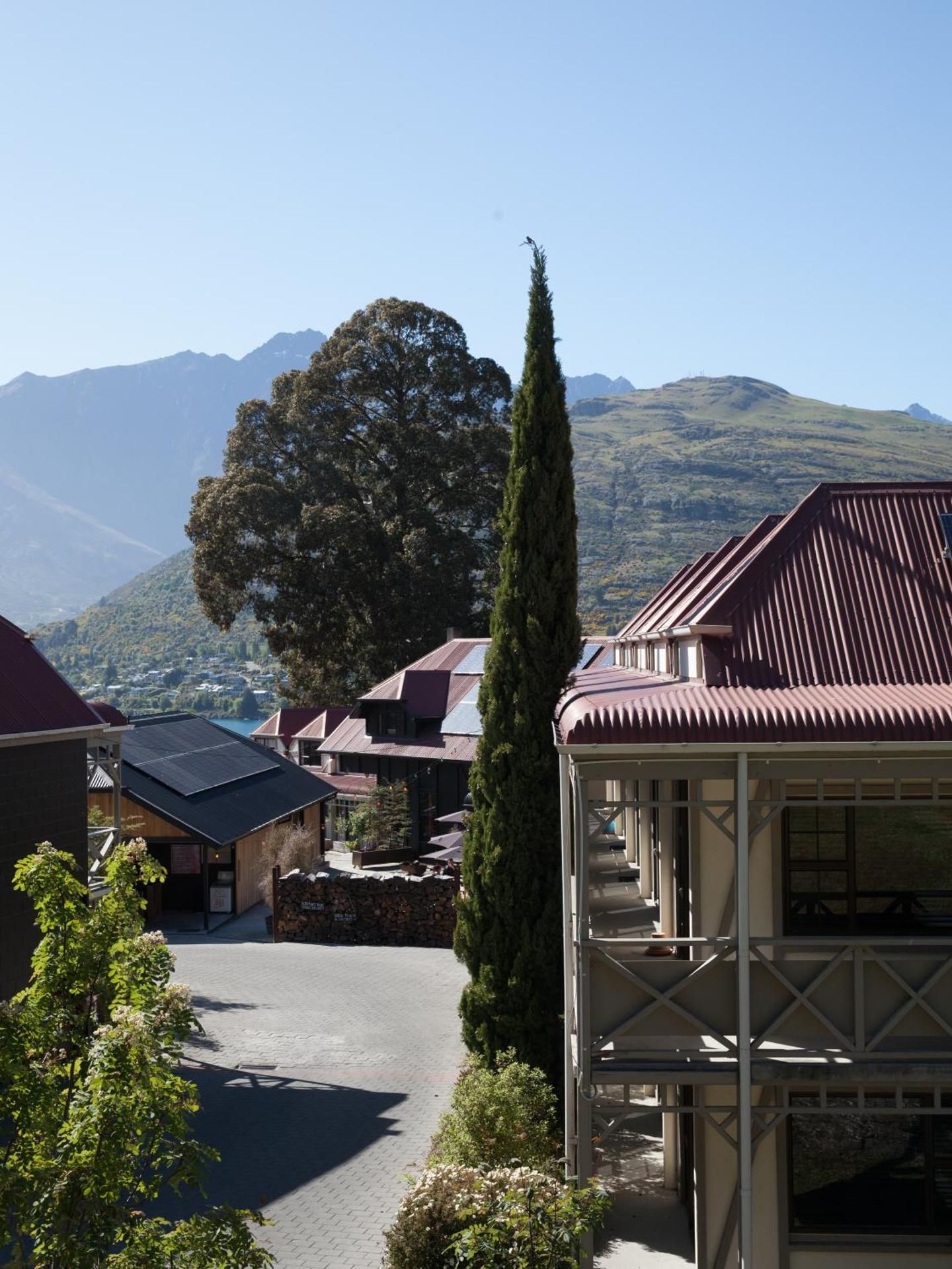 undefined Sherwood Queenstown 7