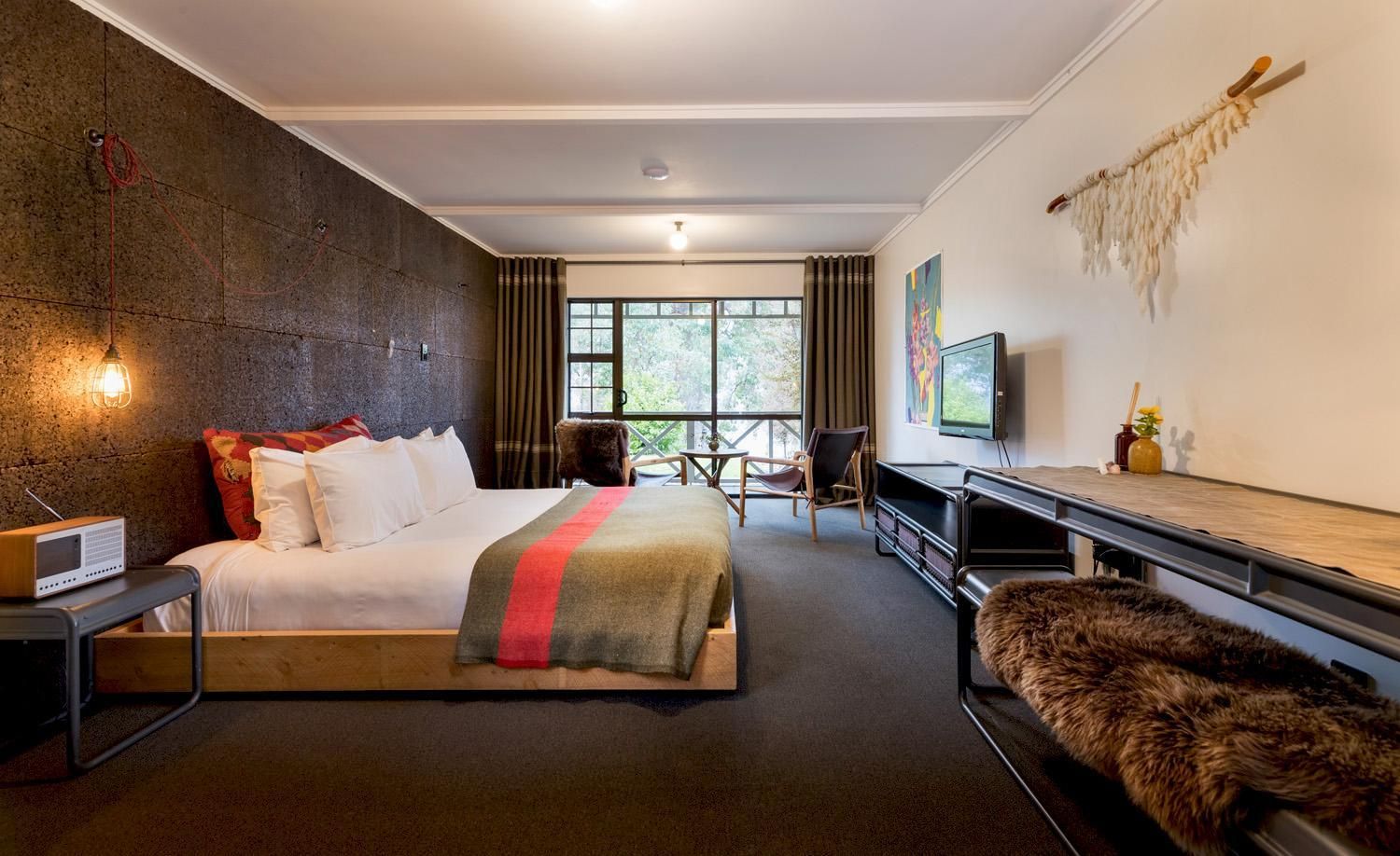 Premium 1 King Bed with Lake View