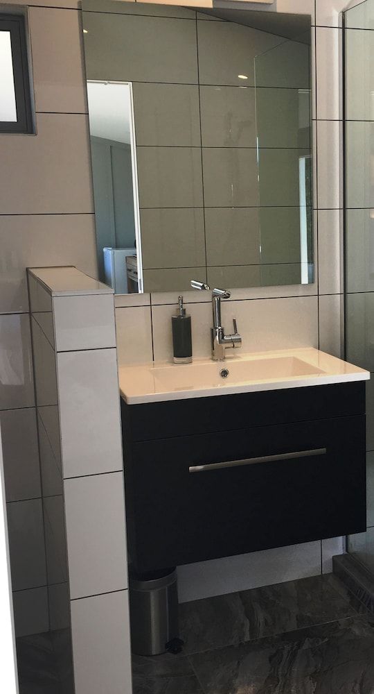 Kohi Beach Bed & Breakfast Premium Studio, Garden Area 7