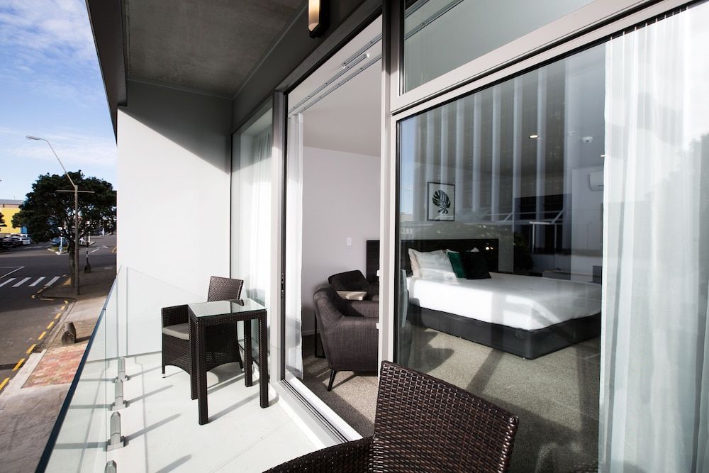 The Metrotel Motel Studio 3