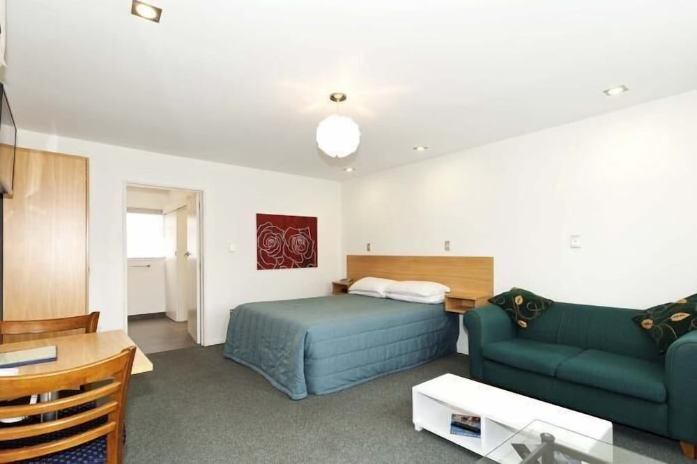 Gothic Heights Motel Superior Studio, Non Smoking, Kitchenette (Superior Studio - Queen)