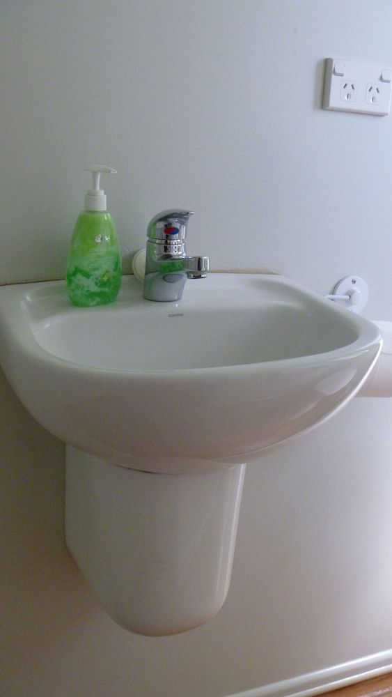 Westport Holiday Park And Motels Standard Room, Non Smoking (Ensuite Chalet Sleeps 4) 4