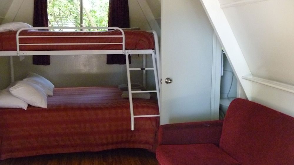 Westport Holiday Park And Motels Standard Room, Non Smoking (Ensuite Chalet Sleeps 4) 5