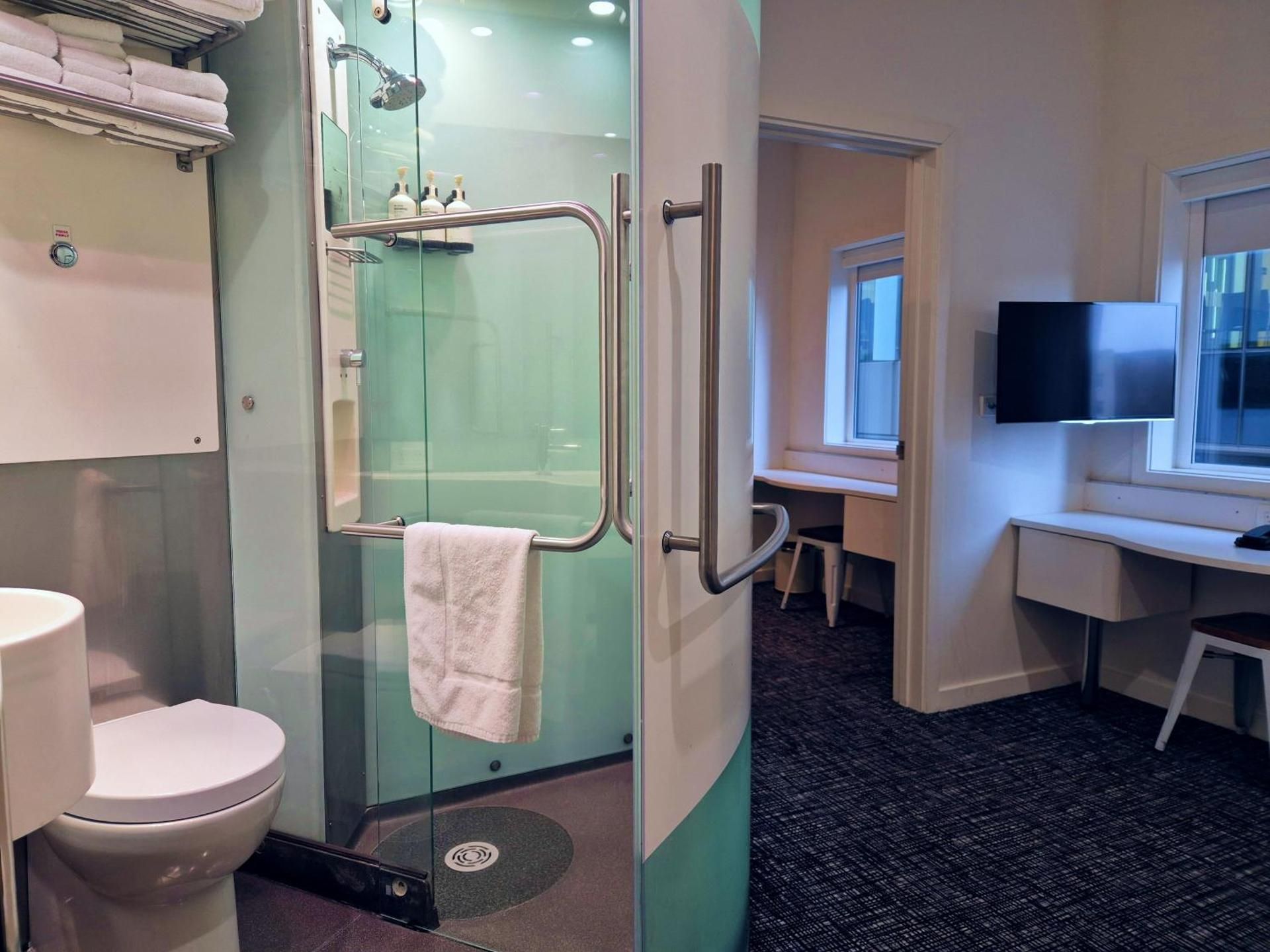 Standard Queen Room