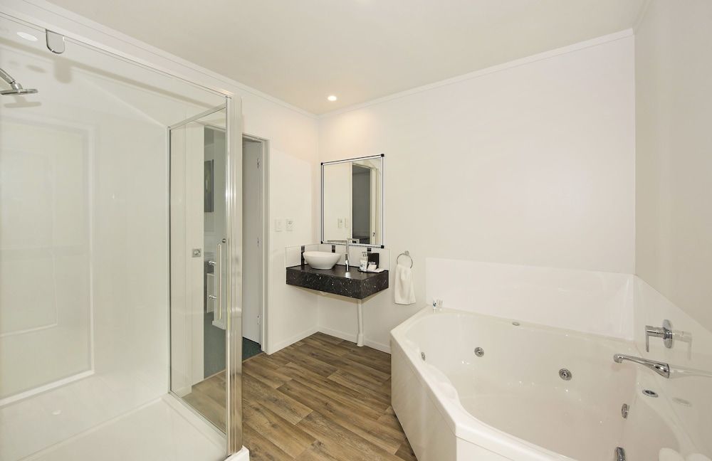 Camellia Court Motel Standard Studio, Non Smoking, Kitchen (Studio Spa Bath Unit) 2