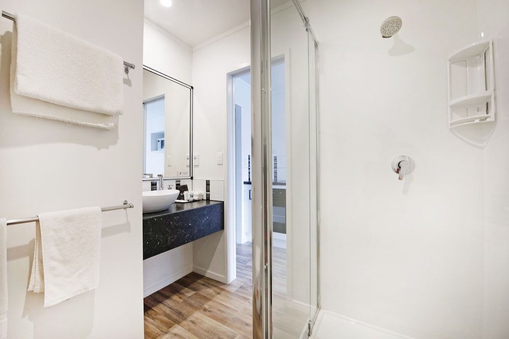 Camellia Court Motel Standard Studio, Non Smoking, Kitchen (Studio Unit) 2