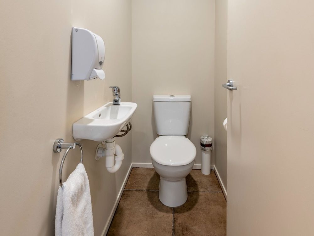 Lake Taupo Motor Inn Two Bedroom Luxury Suite 6