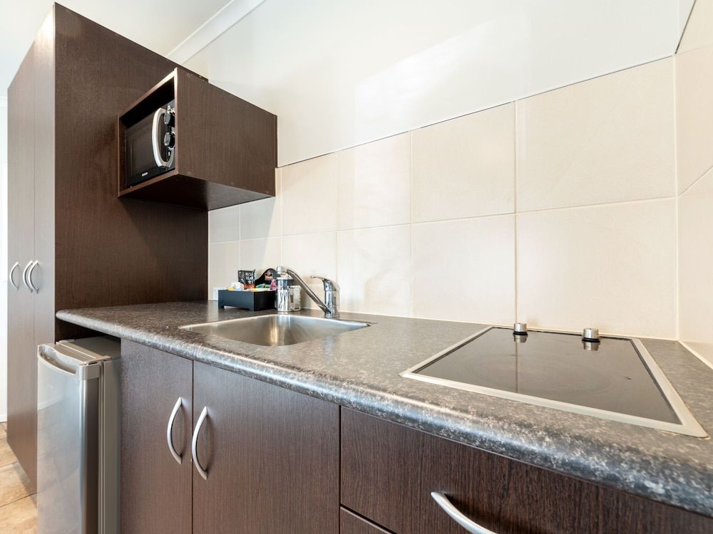 Lake Taupo Motor Inn Two Bedroom Luxury Suite 8