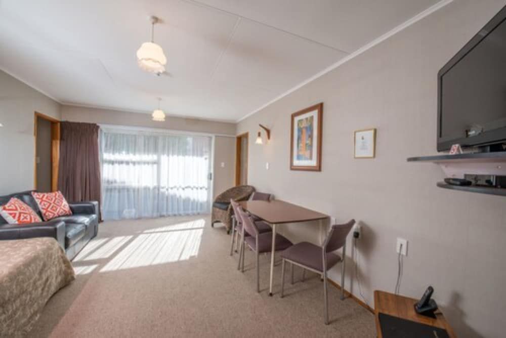 Amber Court Motel Suite, 1 Bedroom 2