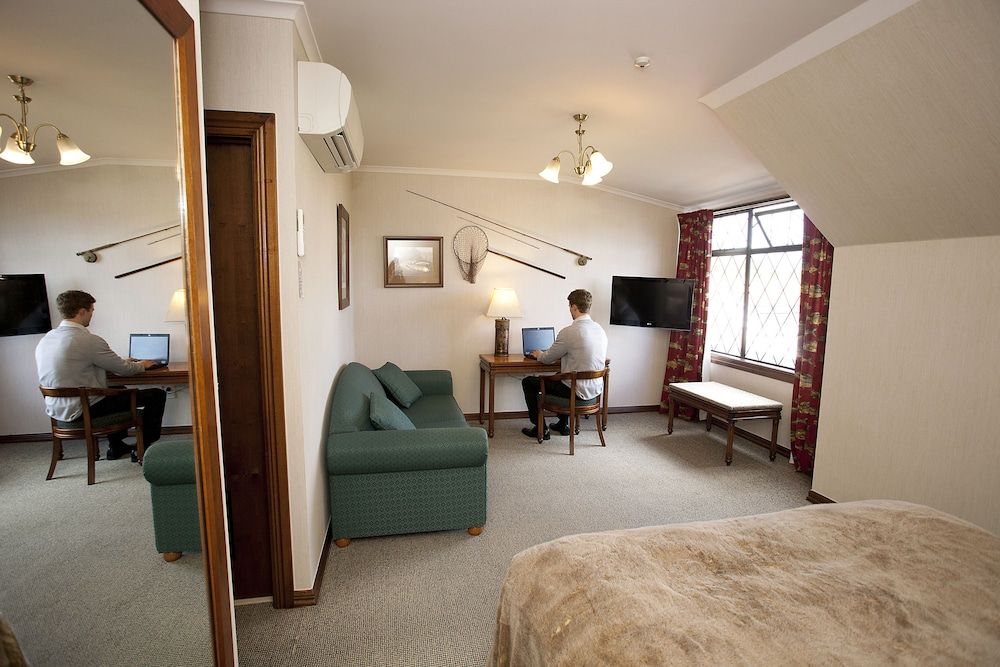 Distinction Coachman Hotel, Palmerston North Deluxe Room 9