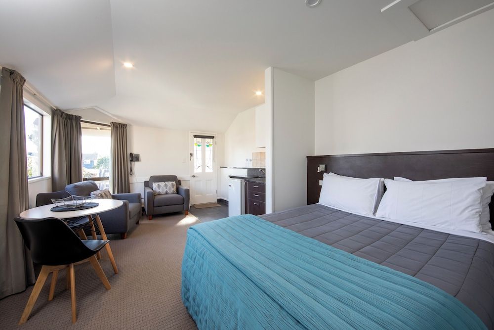 Superior Studio Suite, 1 Queen Bed, Accessible, Courtyard View
