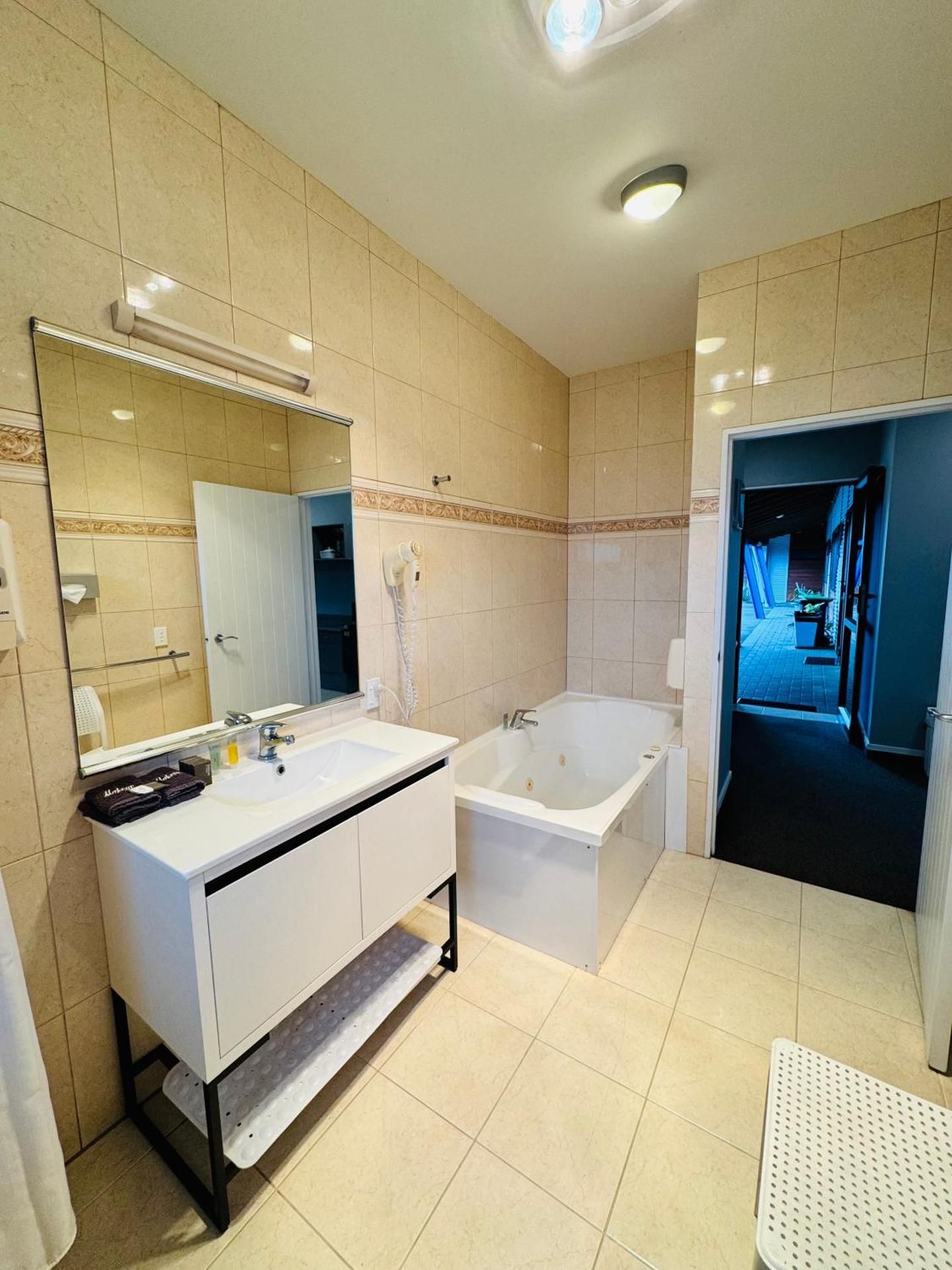 The Rocks Motel Family Room - Disability Access 3