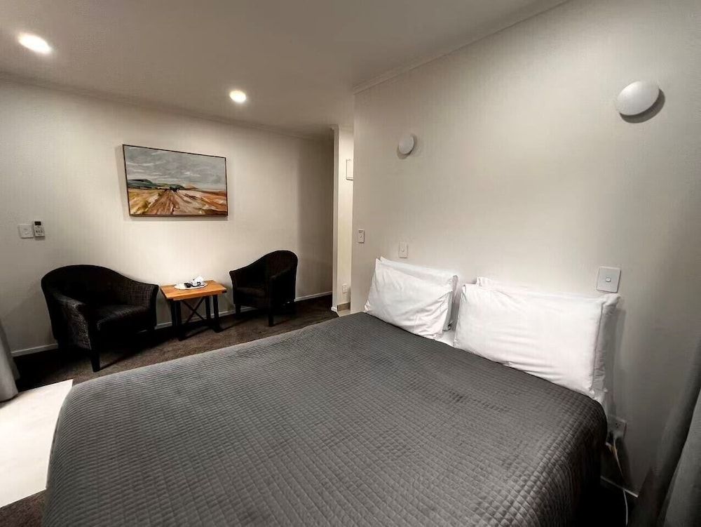 Dunrovin Motel Classic Studio, 1 Queen Bed 2